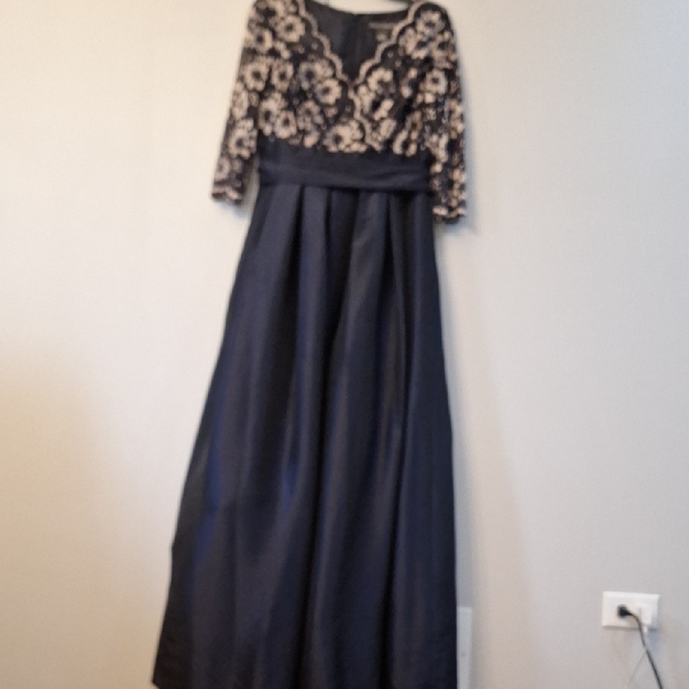 Elegant Navy Blue Lace Evening Gown